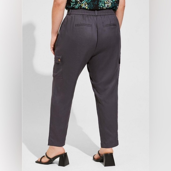 NWT Torrid Relaxed Taper Studio Lycell Linen High Rise Cargo Pants - Picture 2 of 11